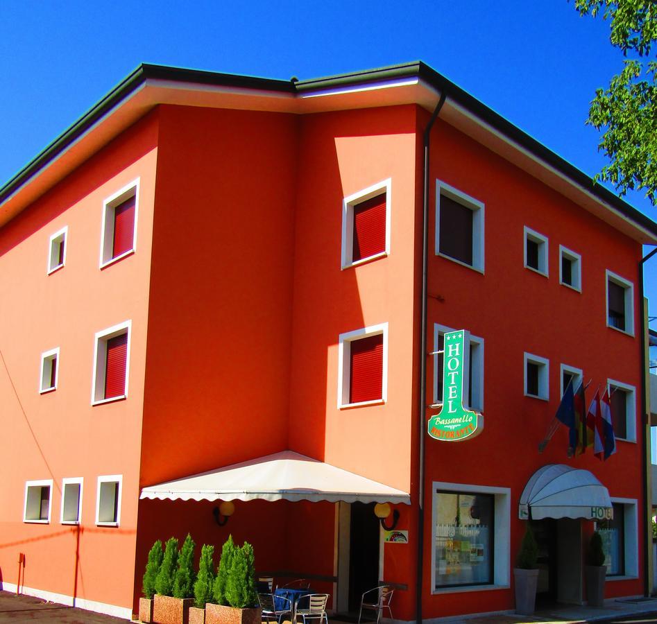 Hotel Ristorante Al Bassanello Bassano del Grappa Dış mekan fotoğraf